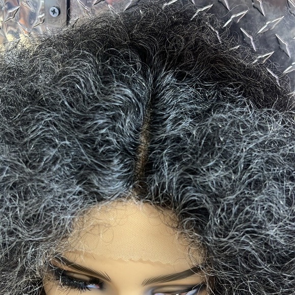 Gray pre parted lace front wig - Picture 3 of 8